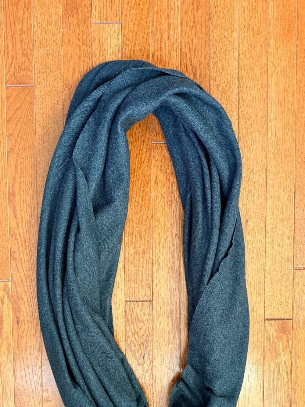 Vintage American Apparel gray circle scarf